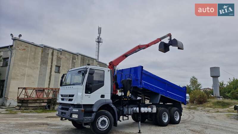 Кран-манипулятор Iveco Trakker