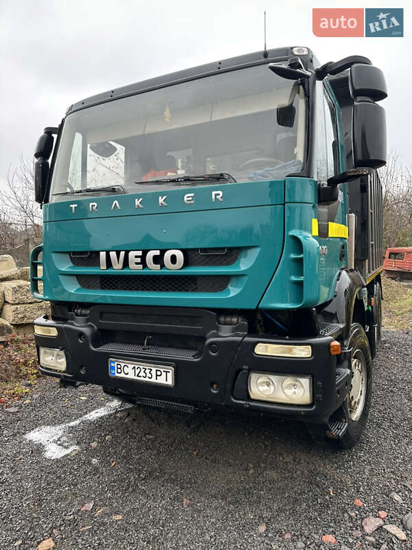 Самосвал Iveco Trakker