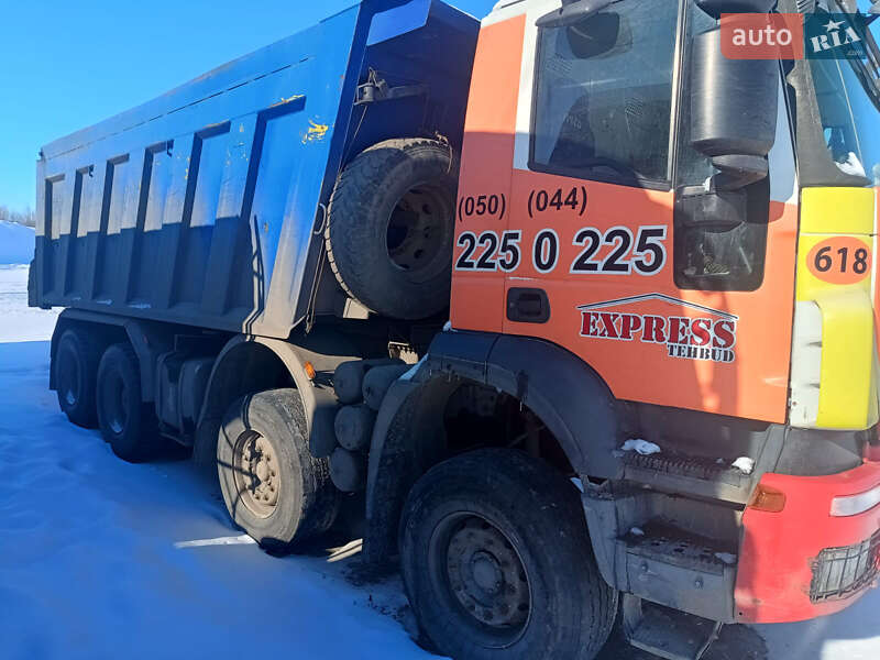 Самосвал Iveco Trakker