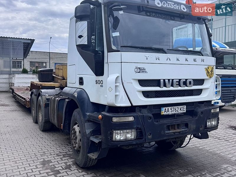 Тягач Iveco Trakker