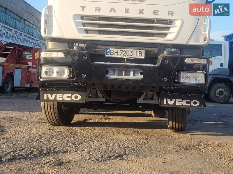 Самоскид Iveco Trakker