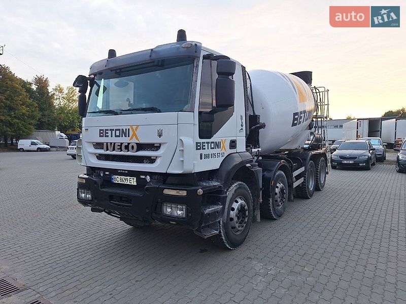 Вантажівки Iveco Trakker