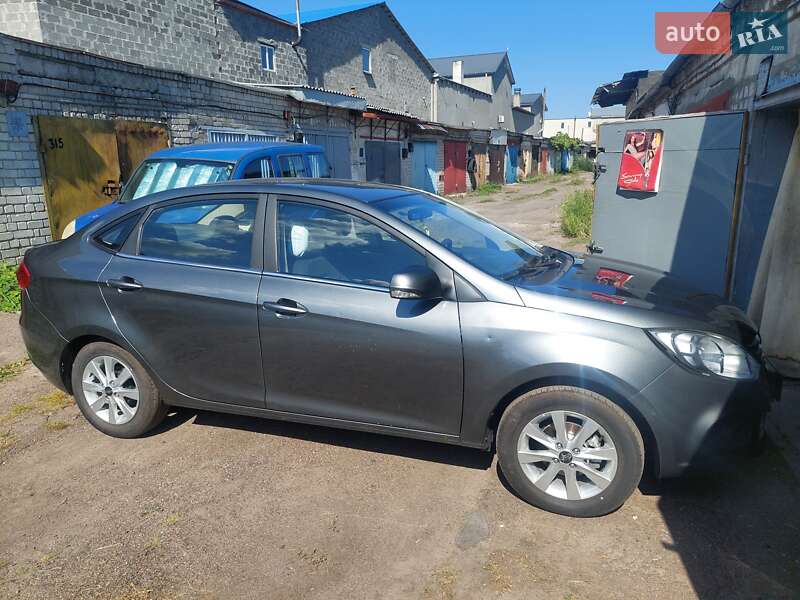Седан JAC J4
