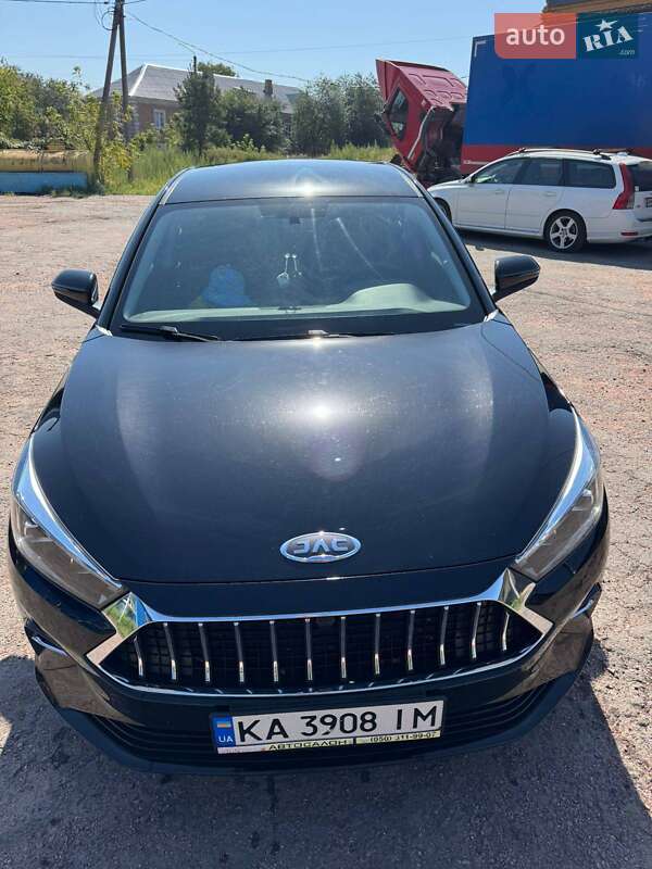 Седан JAC J7