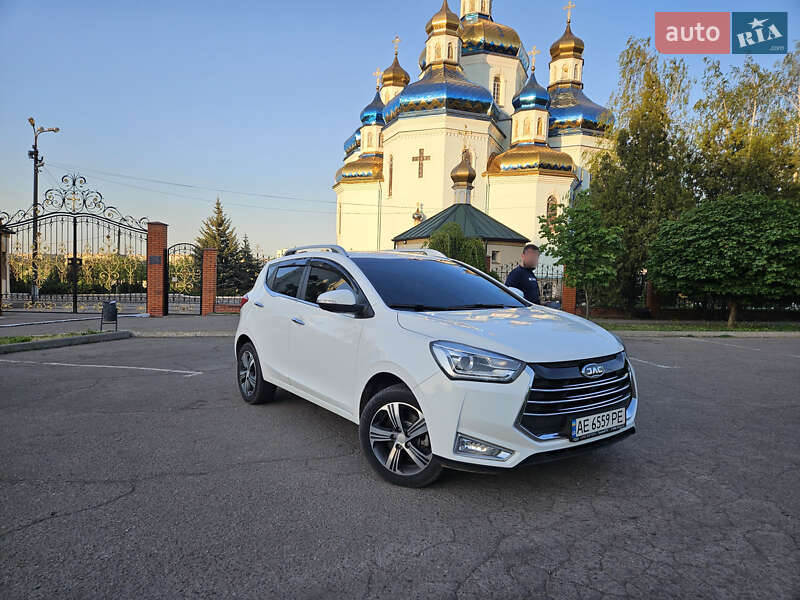 Позашляховик / Кросовер JAC JS2