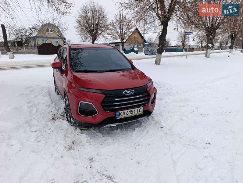 Позашляховик / Кросовер JAC JS3