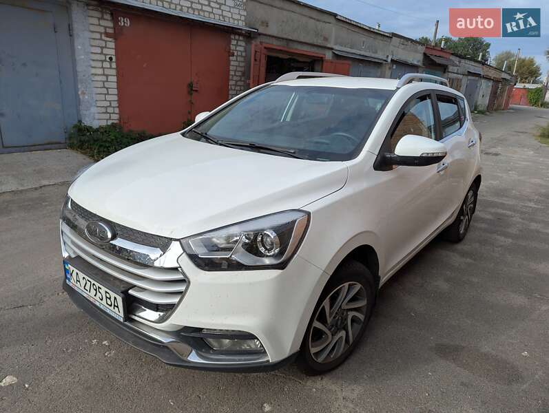 Хэтчбек JAC S2