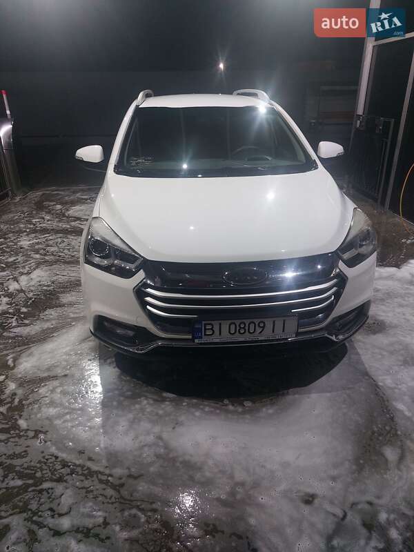 Хэтчбек JAC S2