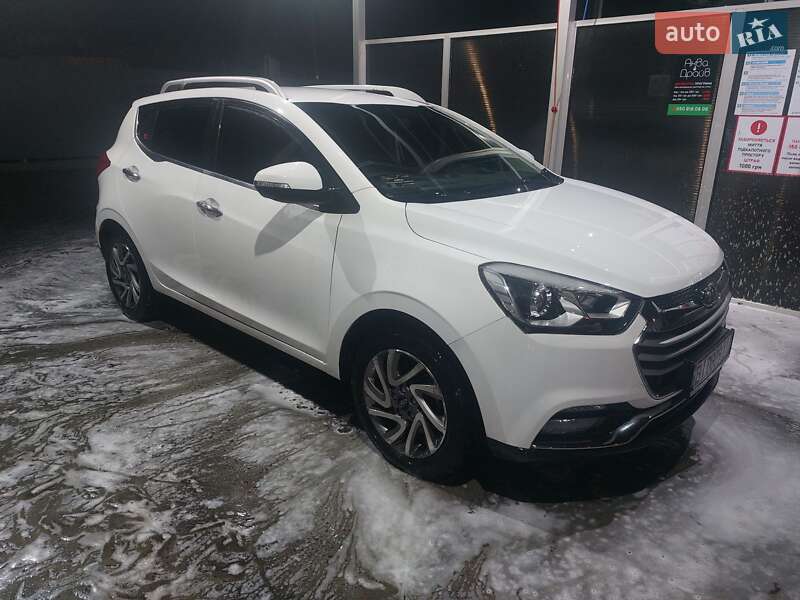 Хетчбек JAC S2