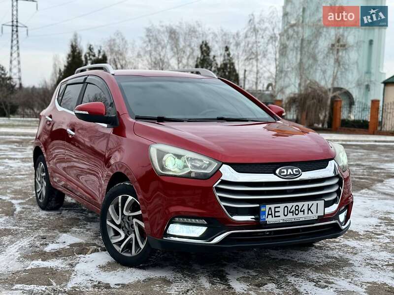 Хетчбек JAC S2