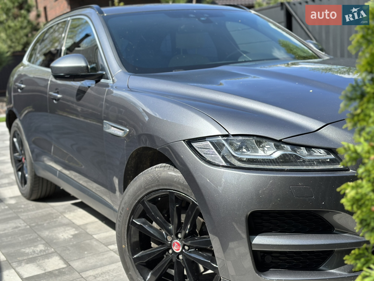 2016 Jaguar F-Pace - мініатюра 2