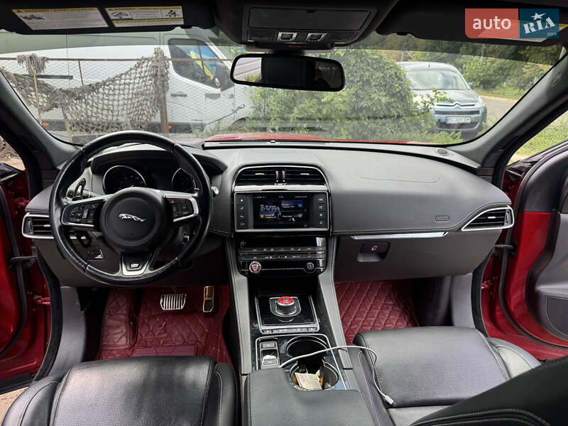 Позашляховик / Кросовер Jaguar F-Pace 2016 в Сумах