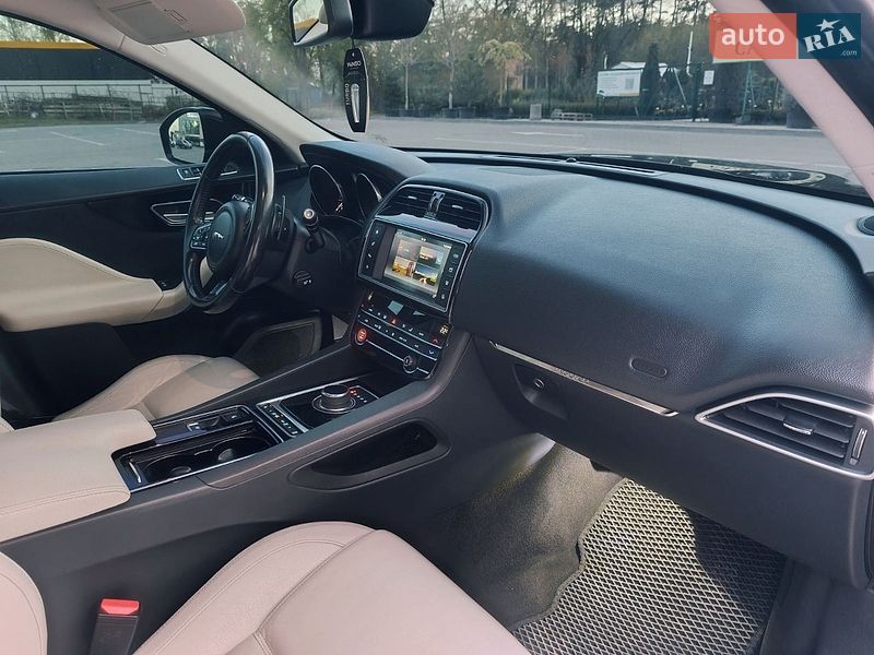 Внедорожник / Кроссовер Jaguar F-Pace 2016 в Чернигове фото 18 Внедорожник / Кроссовер Jaguar F-Pace 2016 в Чернигове