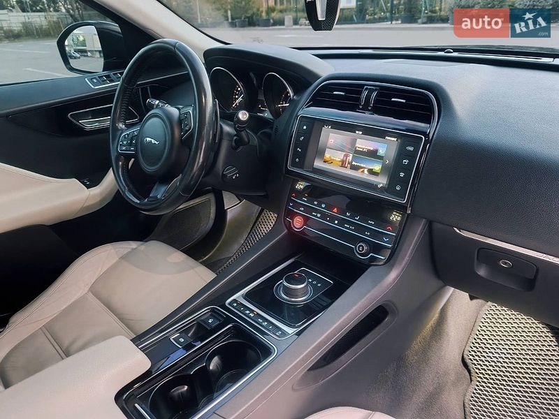 Внедорожник / Кроссовер Jaguar F-Pace 2016 в Чернигове фото 17 Внедорожник / Кроссовер Jaguar F-Pace 2016 в Чернигове