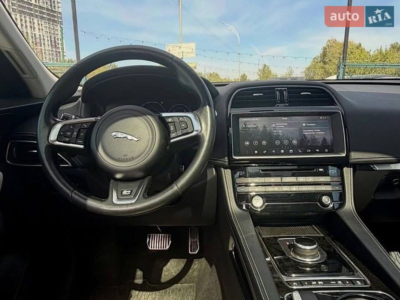 Внедорожник / Кроссовер Jaguar F-Pace 2017 в Киеве фото 11 Внедорожник / Кроссовер Jaguar F-Pace 2017 в Киеве