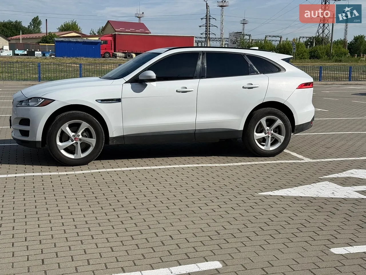 2017 Jaguar F-Pace - мініатюра 4