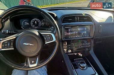 Позашляховик / Кросовер Jaguar F-Pace 2016 в Івано-Франківську