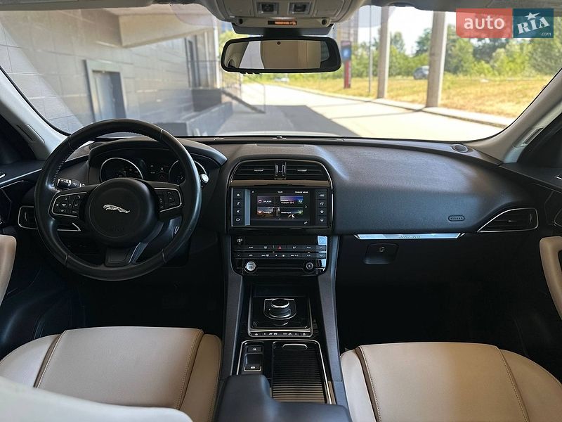 Внедорожник / Кроссовер Jaguar F-Pace 2017 в Киеве фото 15 Внедорожник / Кроссовер Jaguar F-Pace 2017 в Киеве