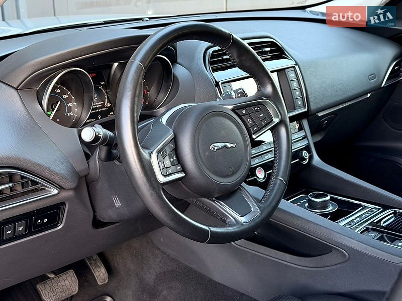 Внедорожник / Кроссовер Jaguar F-Pace 2017 в Киеве фото 35 Внедорожник / Кроссовер Jaguar F-Pace 2017 в Киеве