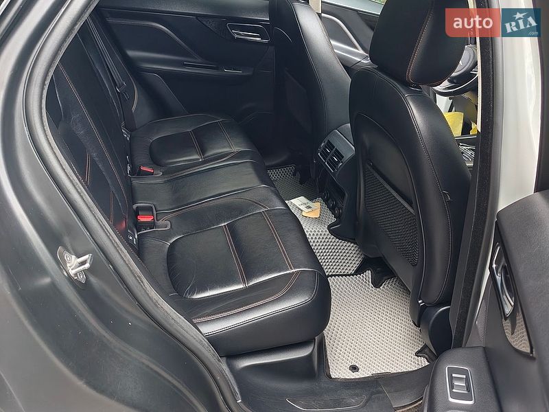 Внедорожник / Кроссовер Jaguar F-Pace 2018 в Тернополе