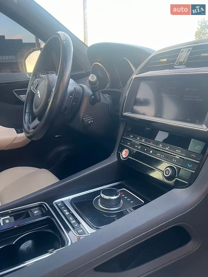 2019 Jaguar F-Pace - мініатюра 4