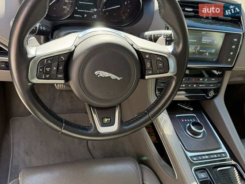Позашляховик / Кросовер Jaguar F-Pace 2017 в Чернівцях