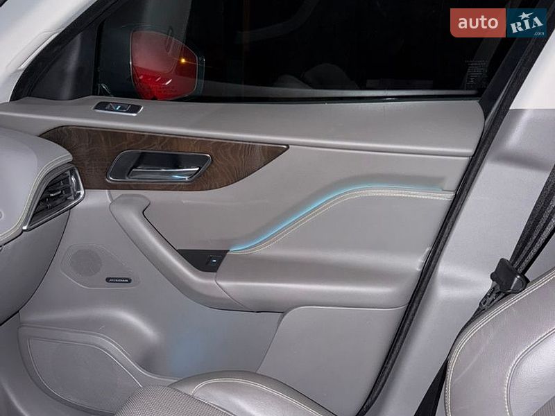 Позашляховик / Кросовер Jaguar F-Pace 2017 в Чернівцях