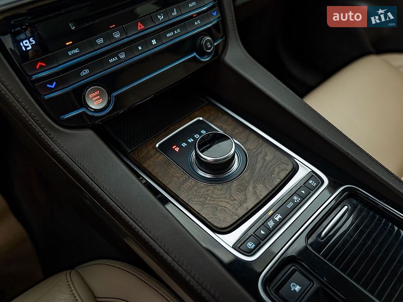 Внедорожник / Кроссовер Jaguar F-Pace 2018 в Киеве