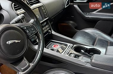 Внедорожник / Кроссовер Jaguar F-Pace 2016 в Хмельницком