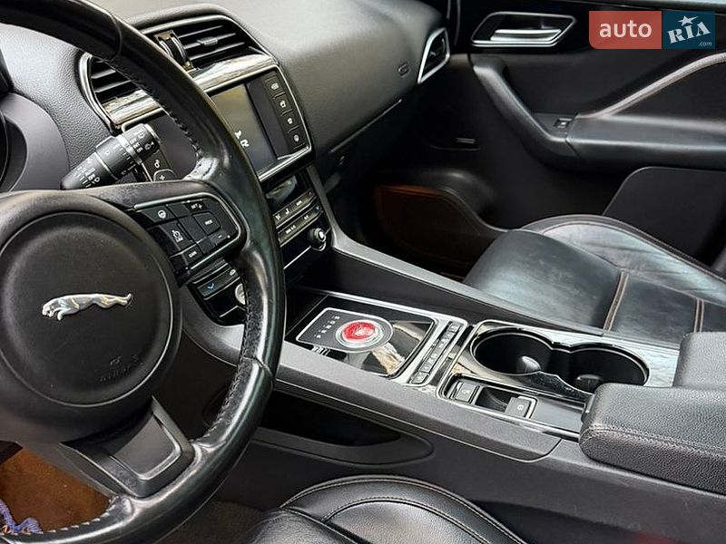 Внедорожник / Кроссовер Jaguar F-Pace 2016 в Хмельницком