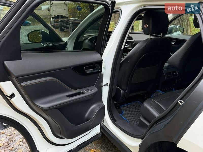 Внедорожник / Кроссовер Jaguar F-Pace 2016 в Хмельницком