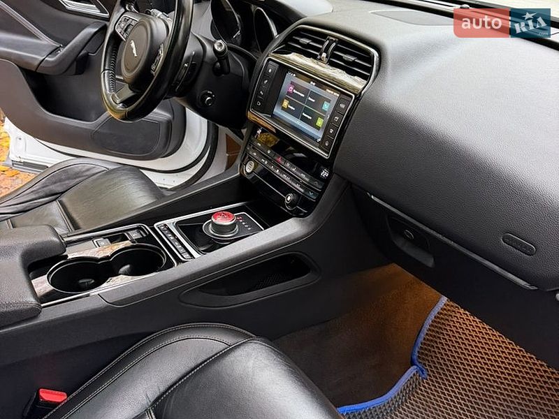 Внедорожник / Кроссовер Jaguar F-Pace 2016 в Хмельницком