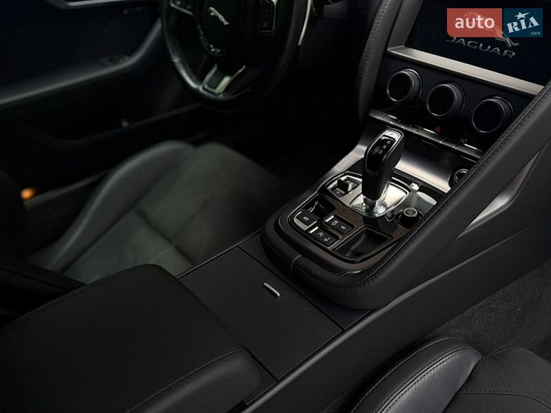 Купе Jaguar F-Type 2021 в Львове