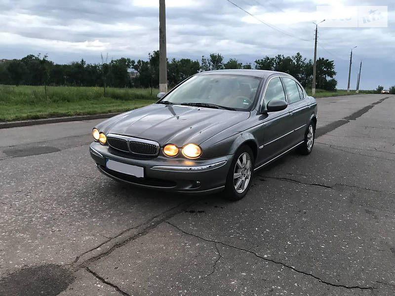 Седан Jaguar X-Type