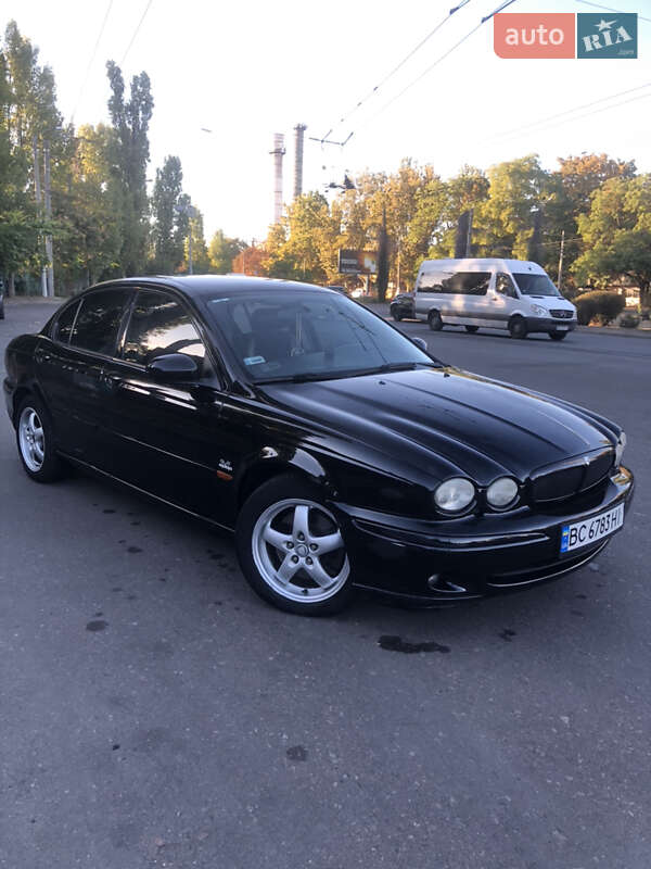 Седан Jaguar X-Type