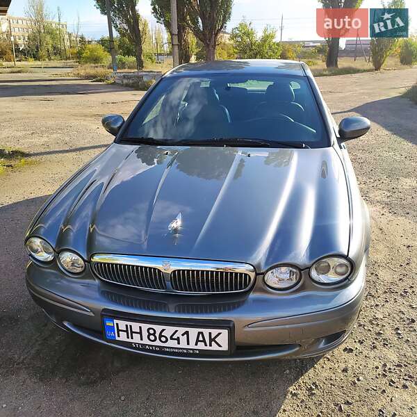 Седан Jaguar X-Type