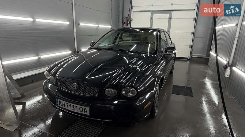 Седан Jaguar X-Type