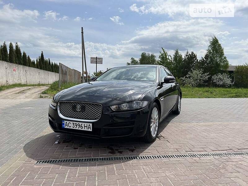 Седан Jaguar XE