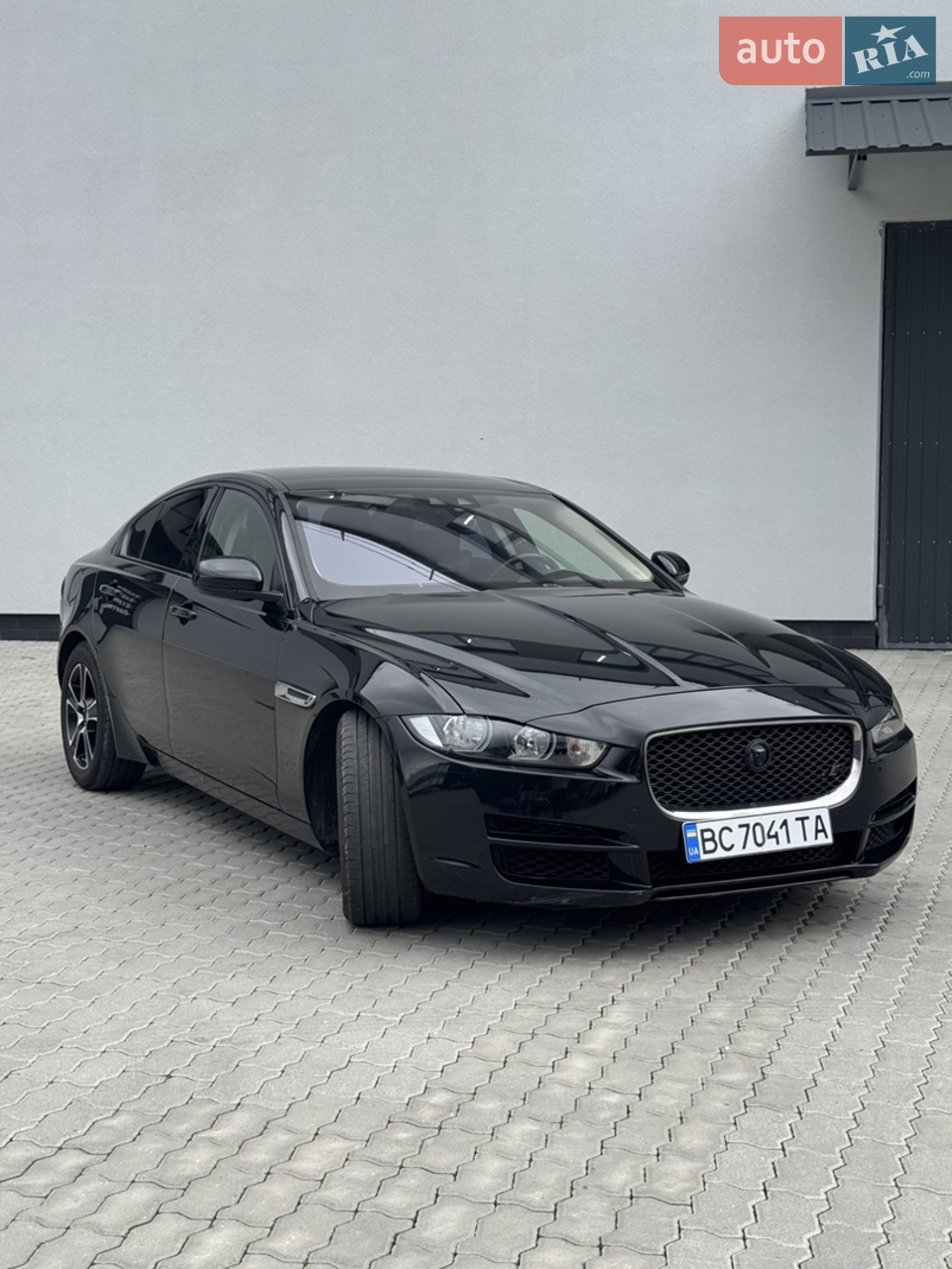 2017 Jaguar XE - мініатюра 5