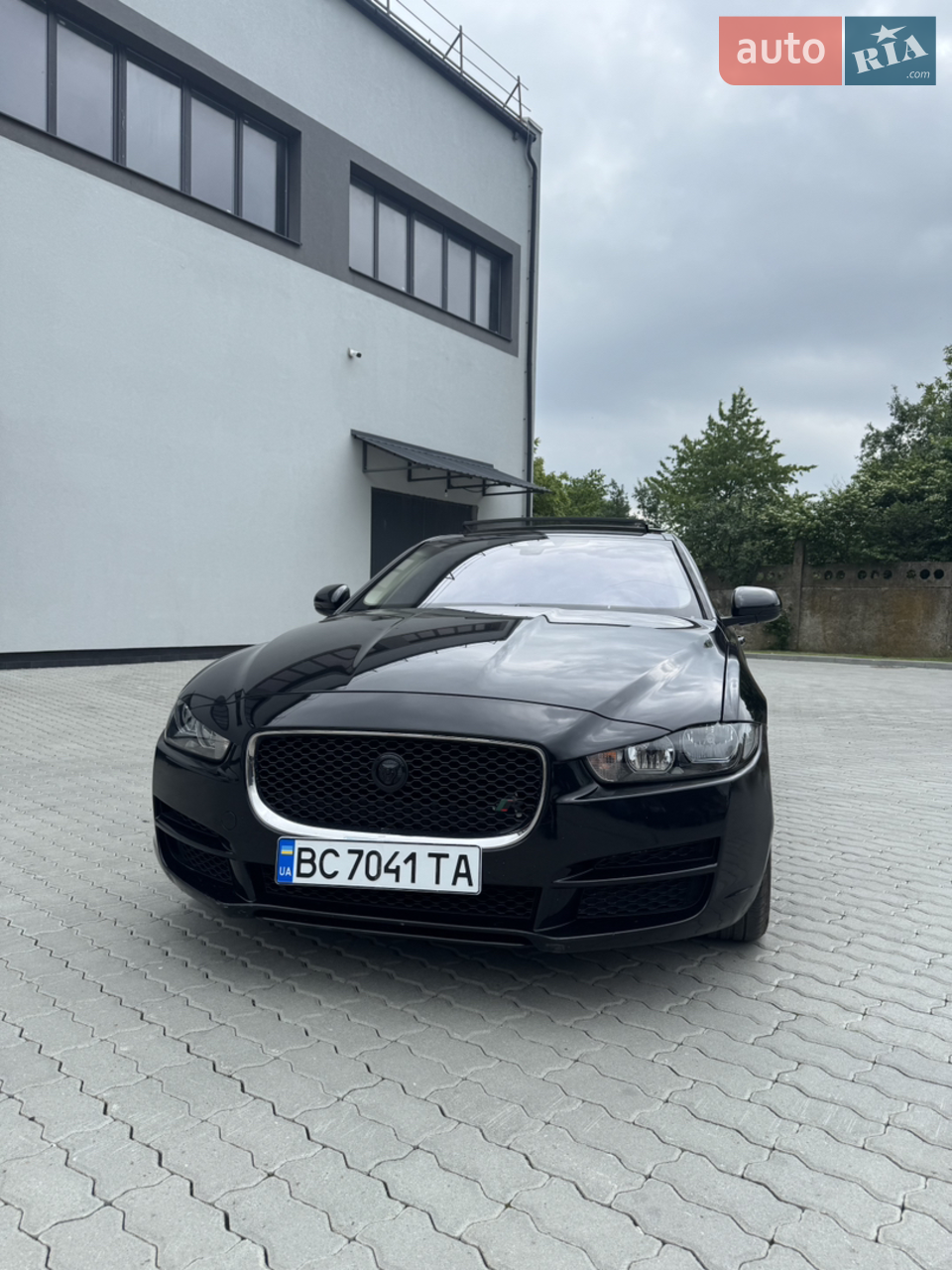 2017 Jaguar XE - мініатюра 2