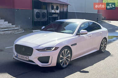 Jaguar XE  2020