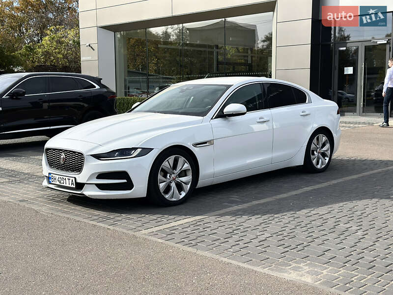 Jaguar XE