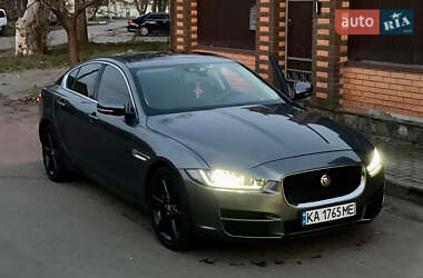 Jaguar XE  2019