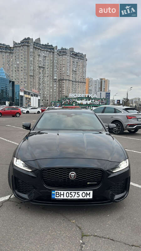 Jaguar XE