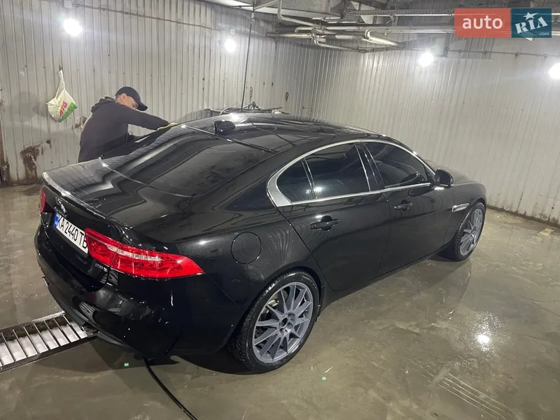 Jaguar XE