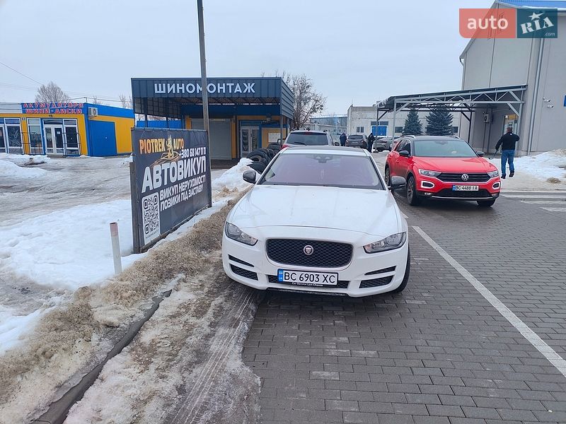 Седан Jaguar XE 2018 в Львове