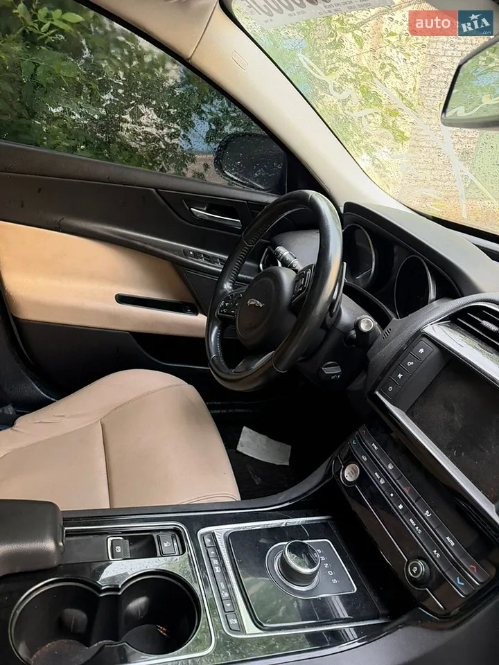 2017 Jaguar XE - мініатюра 4