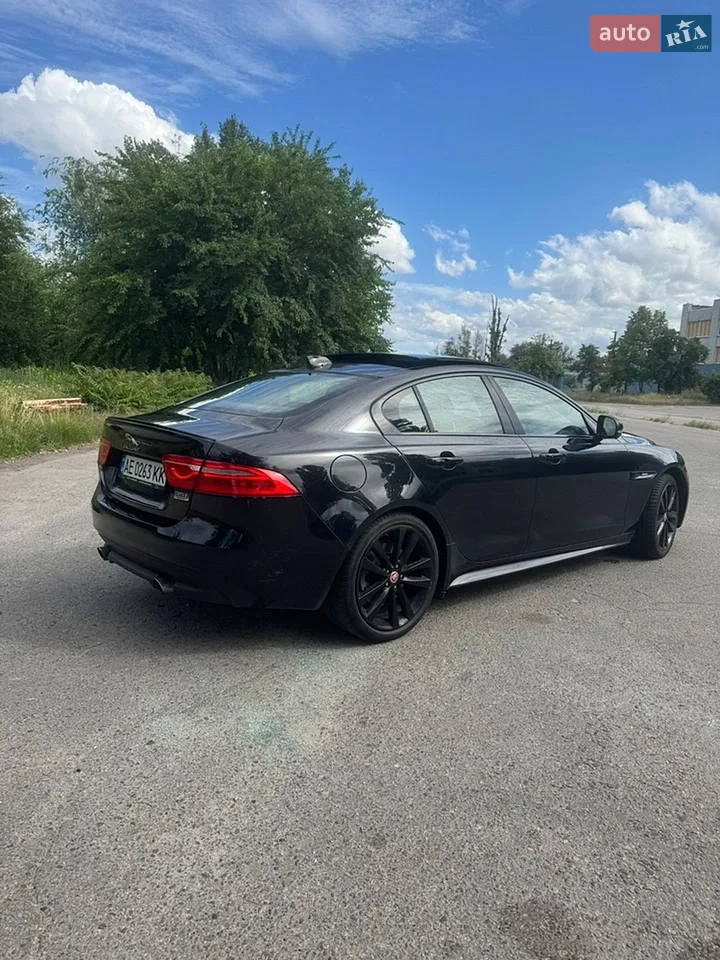 2016 Jaguar XE - мініатюра 3