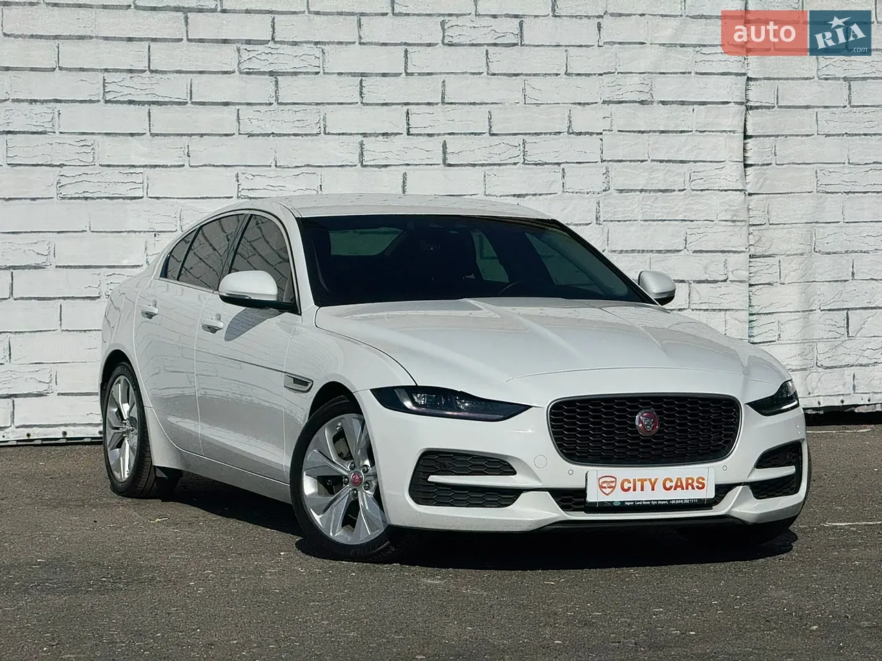 2020 Jaguar XE - фото 1