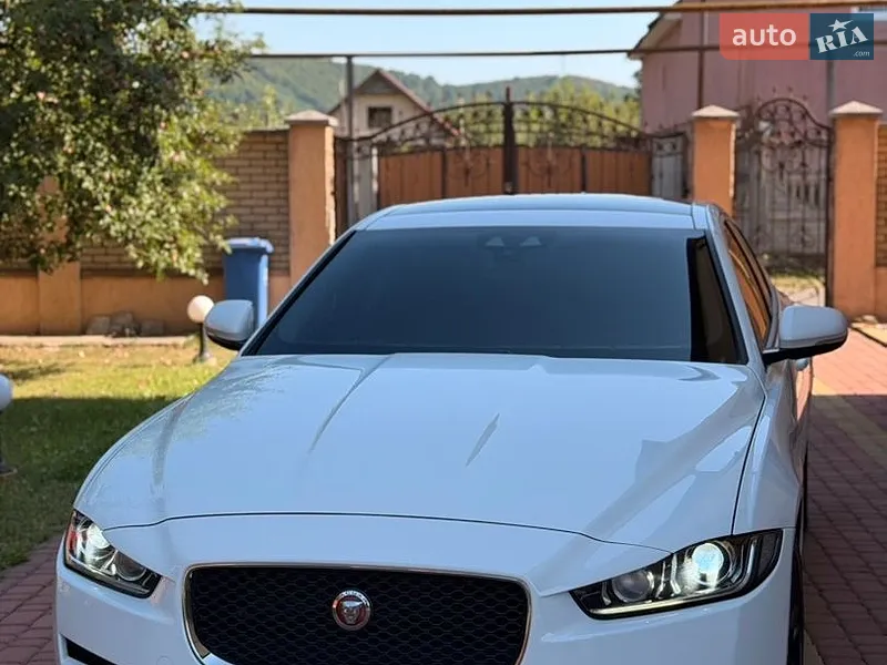 Jaguar XE